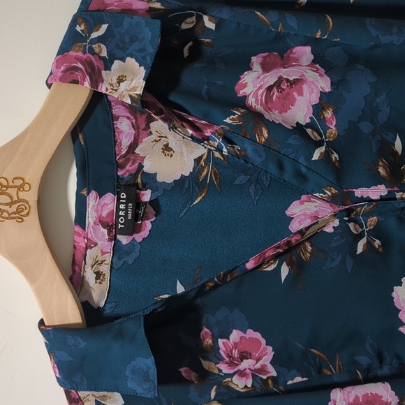 Torrid Harper Floral Blouse Size 2 (XXL) Button Up Shirt Teal Plus Size Dressy - Picture 2 of 9